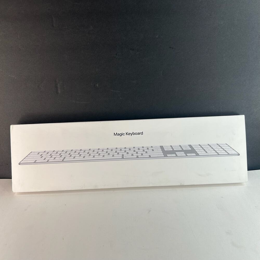 Apple Magic Keyboard with Numeric Keypad Silver MQ052LL/A Wireless A1843